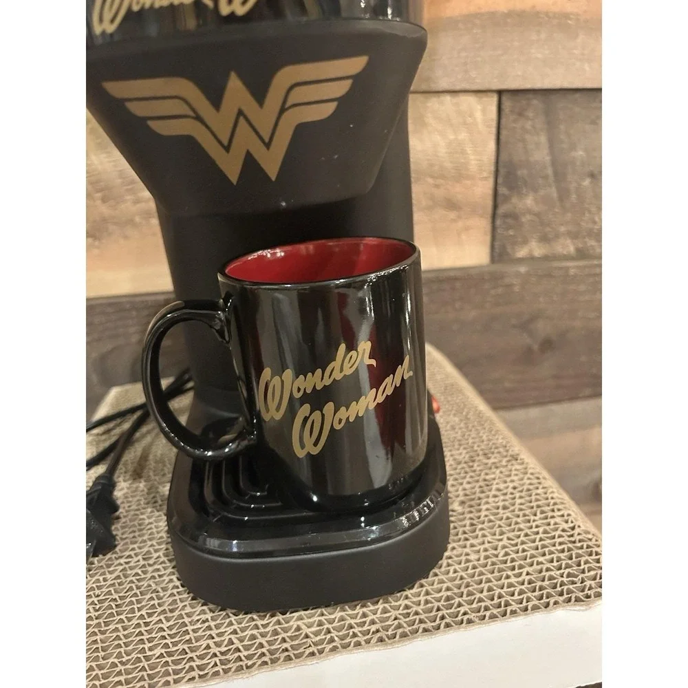DC Wonder Woman Single Serve Coffee‎ Maker with 12 Oz MUG Not K Cup Never Used